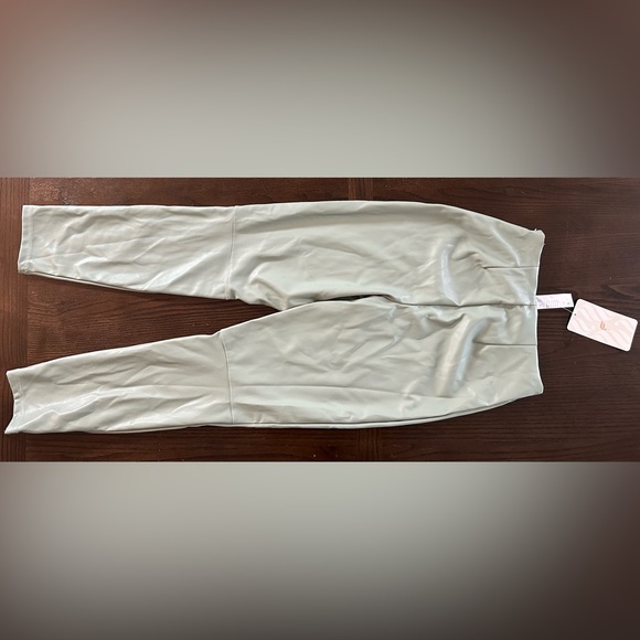 *Closet clear out* Fabletics faux leather leggings - Picture 6 of 8